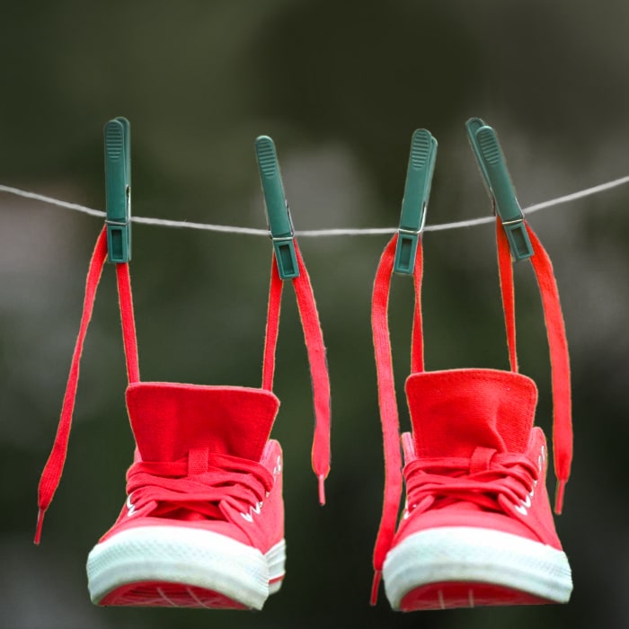 چگونه کفش را خشک کنیم؟