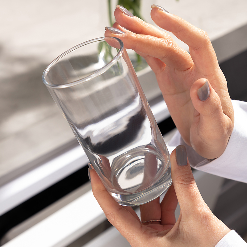 لیوانهای تمیز و درخشان پس از شستشو با ماشین ظرفشویی Glossy