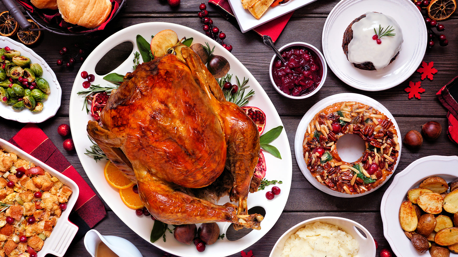 تهیه مواد داخل شکم بوقلمون